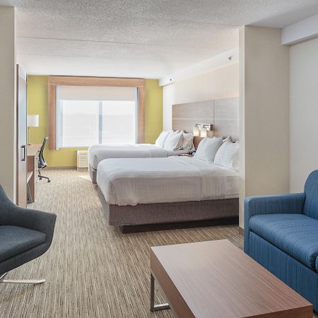 Holiday Inn Express & Suites - Belleville By Ihg Exterior foto