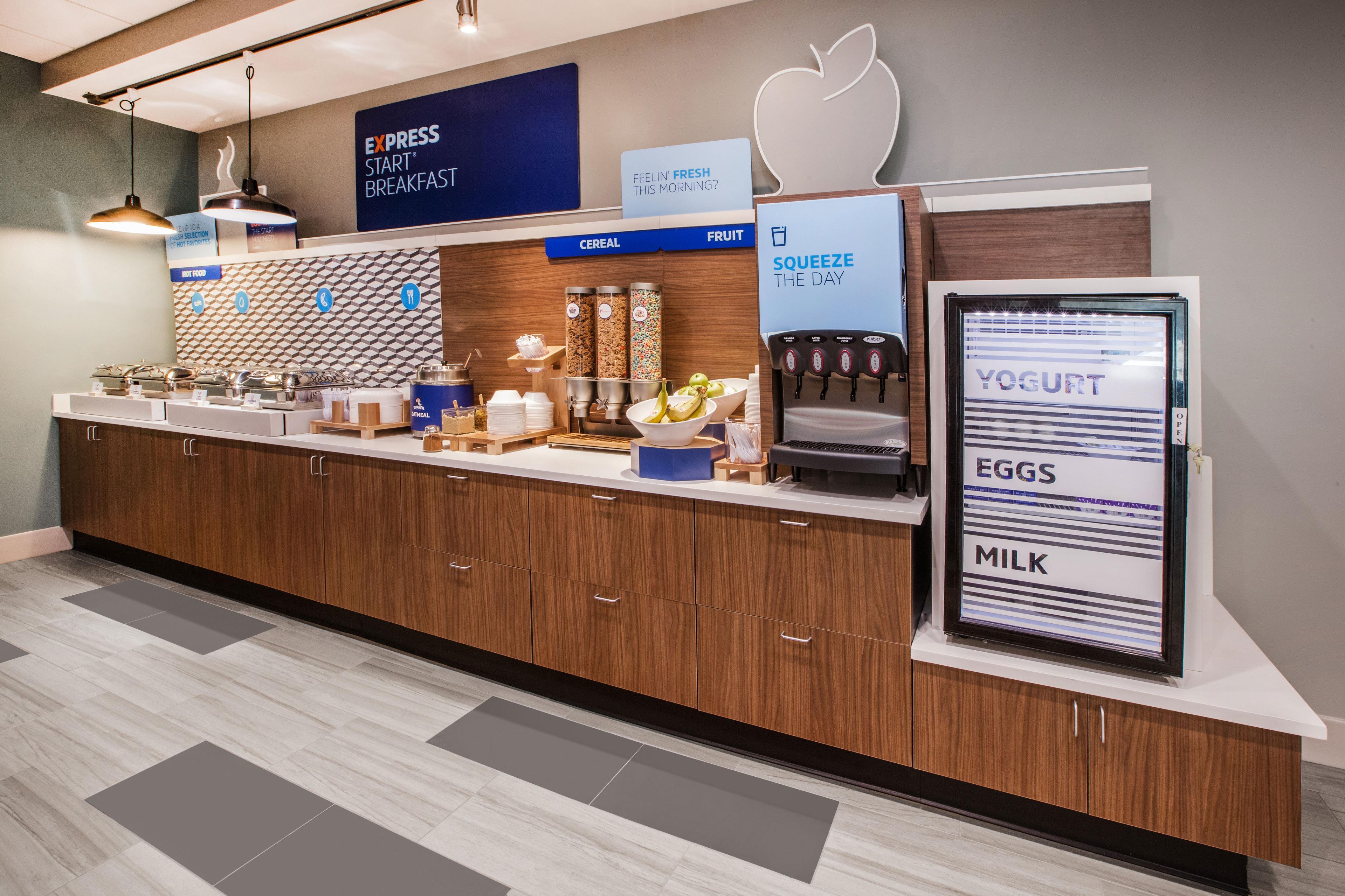 Holiday Inn Express & Suites - Belleville By Ihg Exterior foto