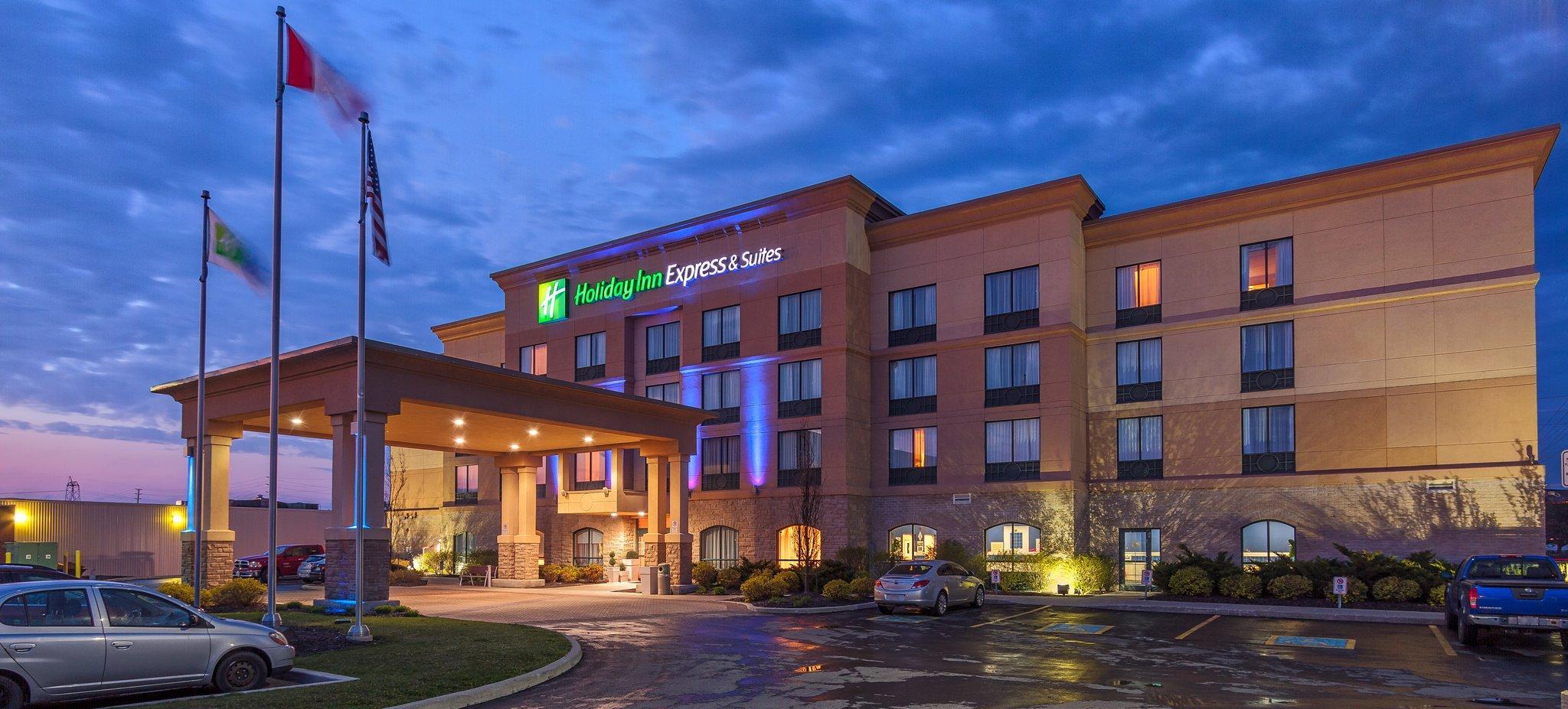 Holiday Inn Express & Suites - Belleville By Ihg Exterior foto
