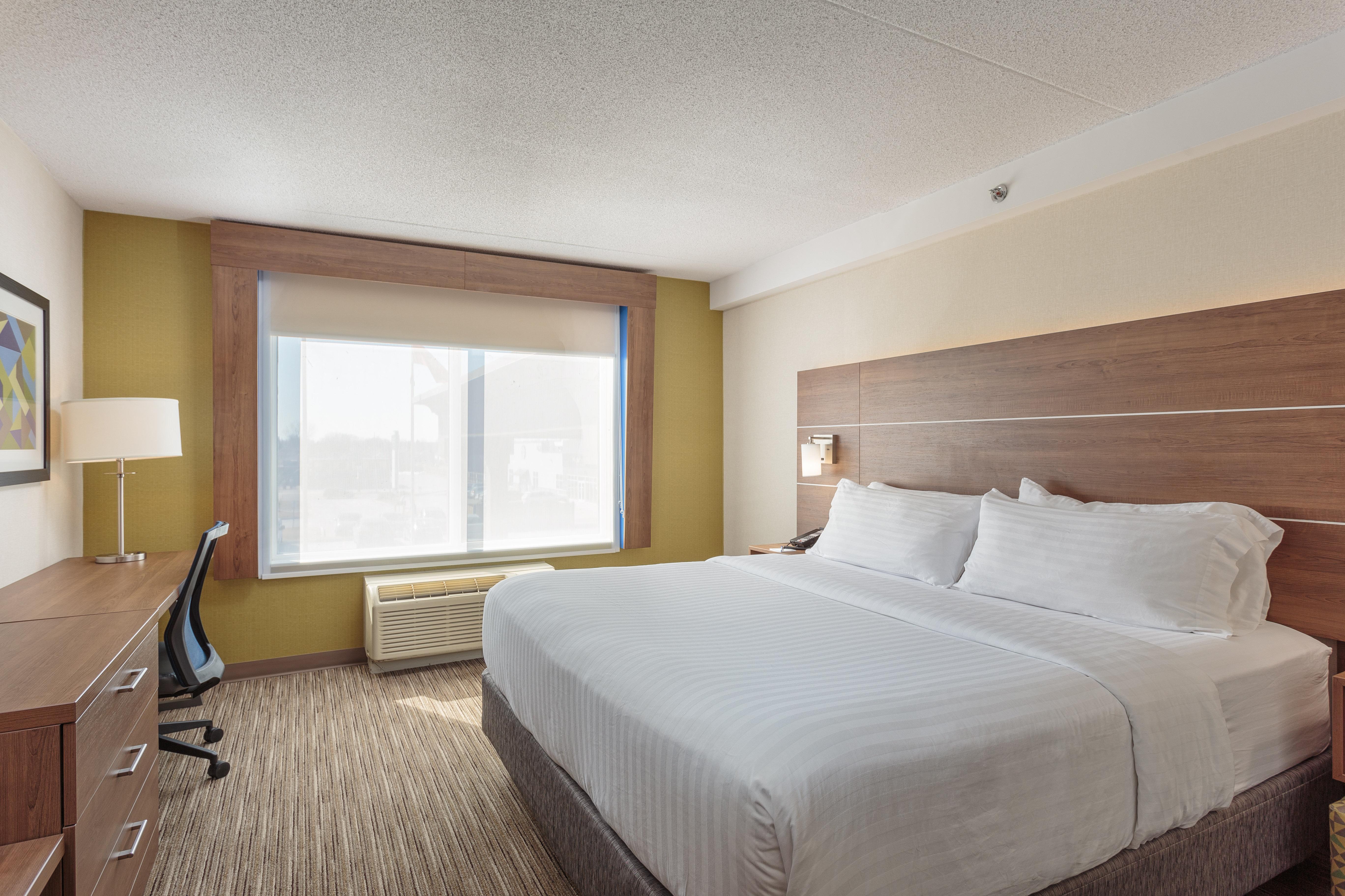 Holiday Inn Express & Suites - Belleville By Ihg Exterior foto