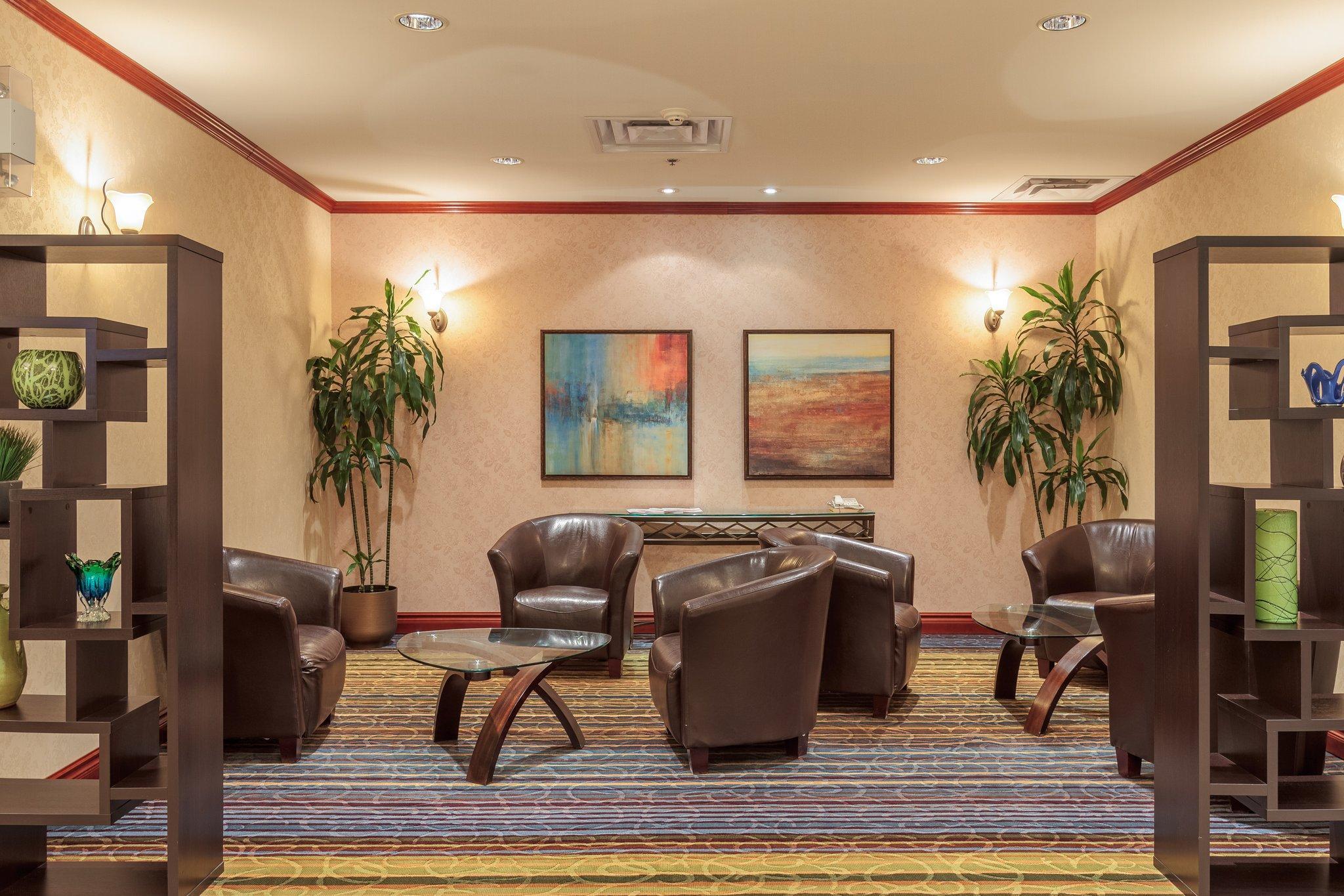 Holiday Inn Express & Suites - Belleville By Ihg Exterior foto