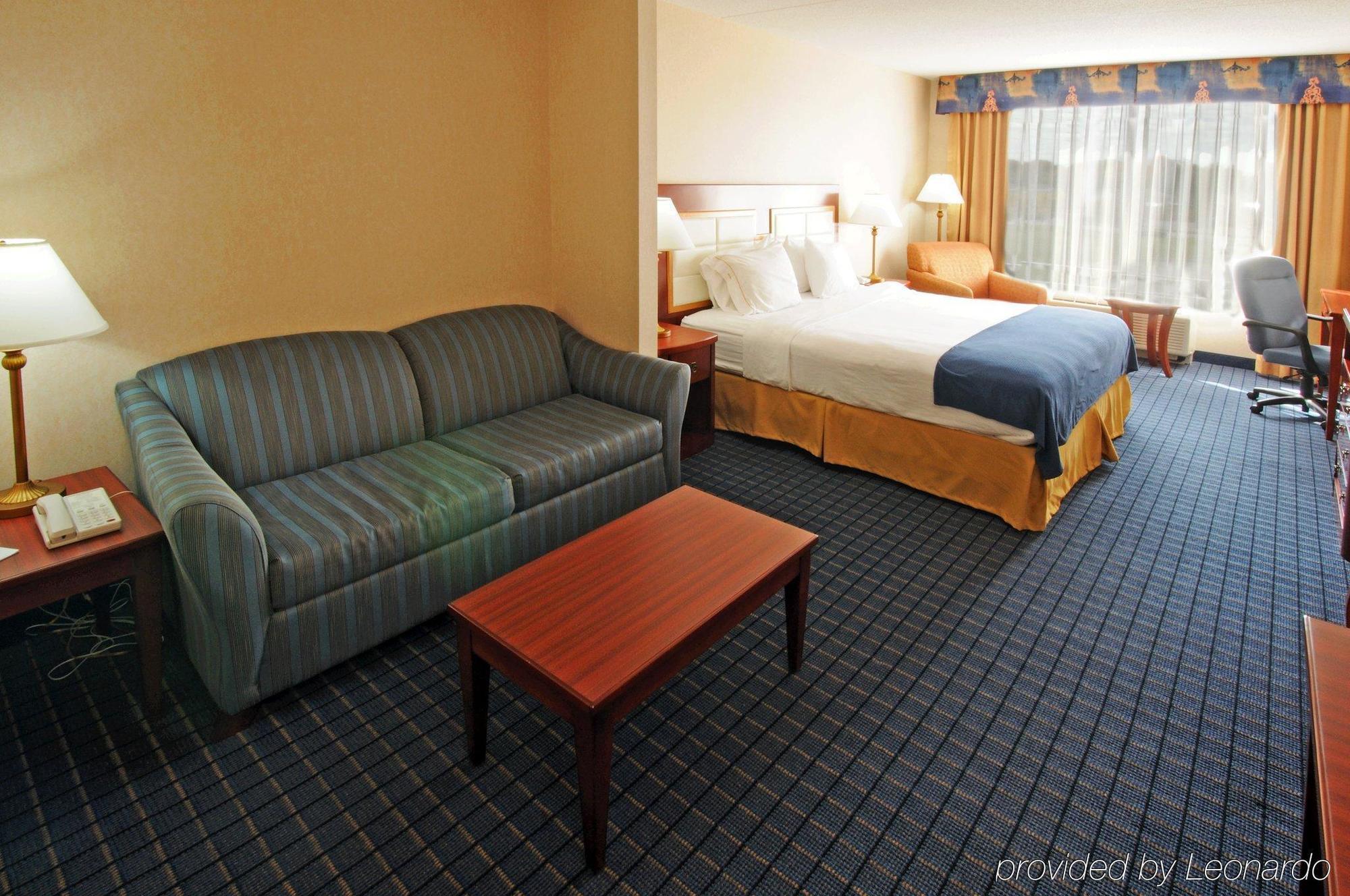 Holiday Inn Express & Suites - Belleville By Ihg Cameră foto