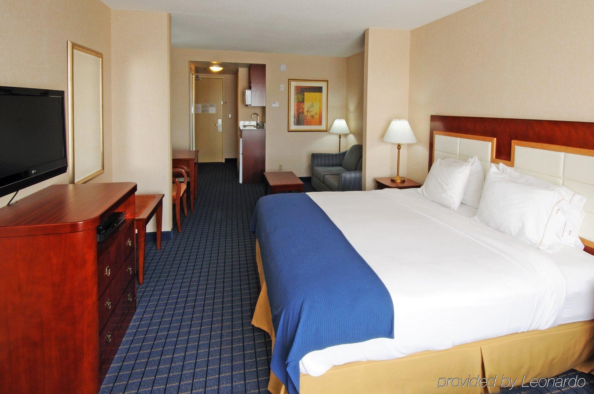 Holiday Inn Express & Suites - Belleville By Ihg Cameră foto