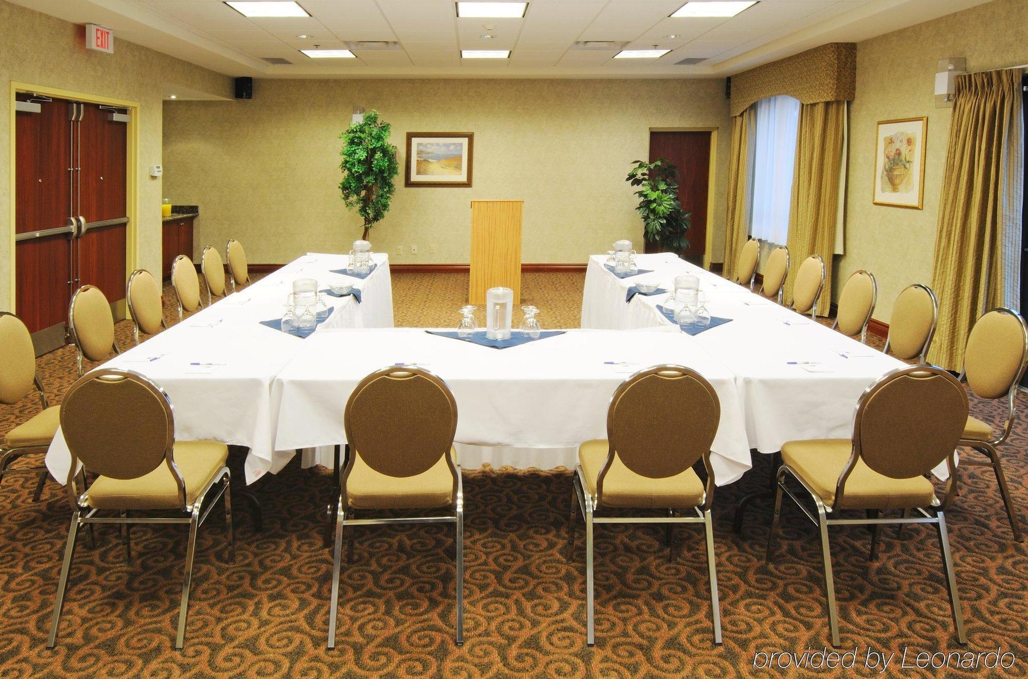 Holiday Inn Express & Suites - Belleville By Ihg Facilități foto