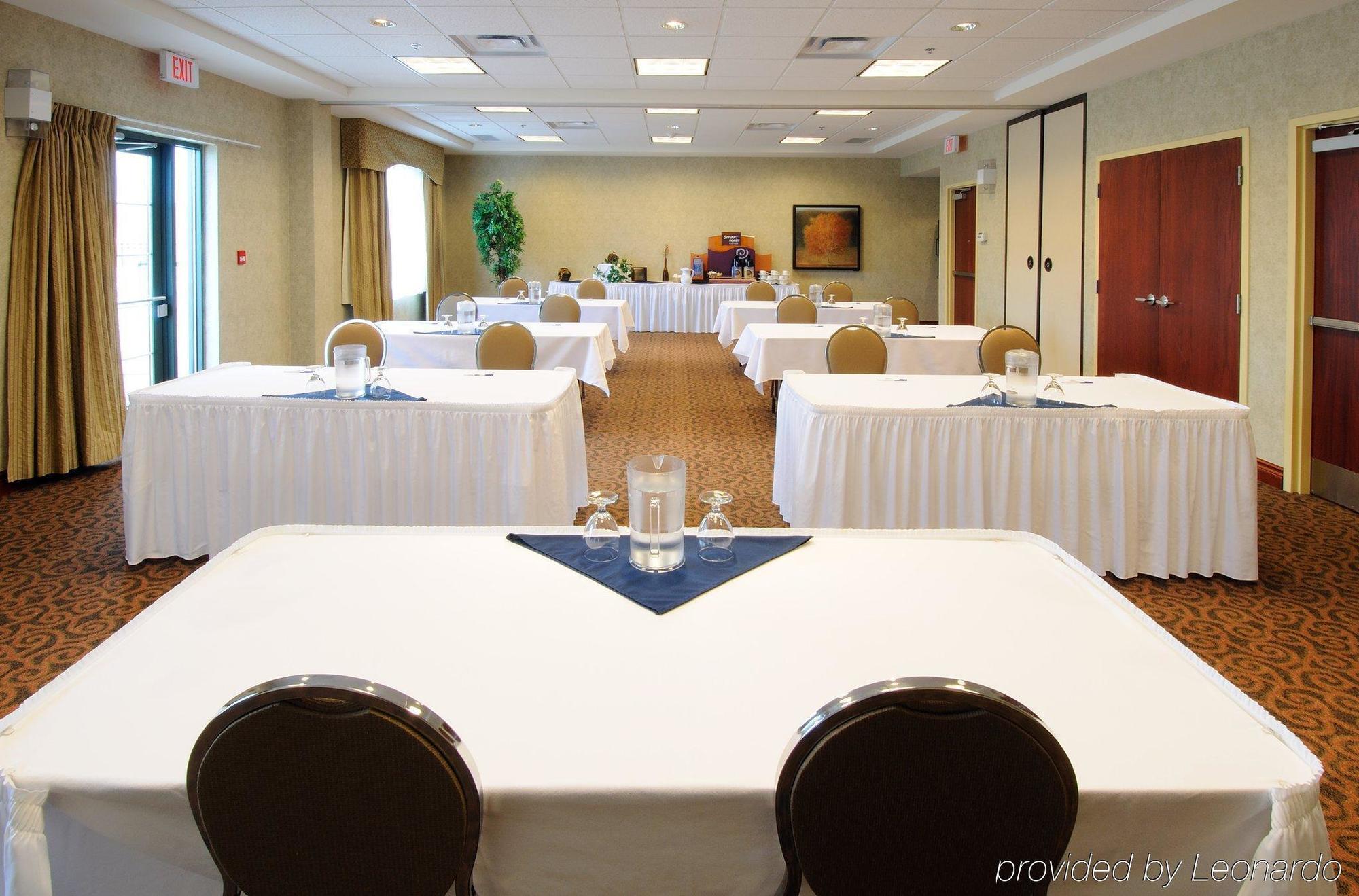 Holiday Inn Express & Suites - Belleville By Ihg Facilități foto
