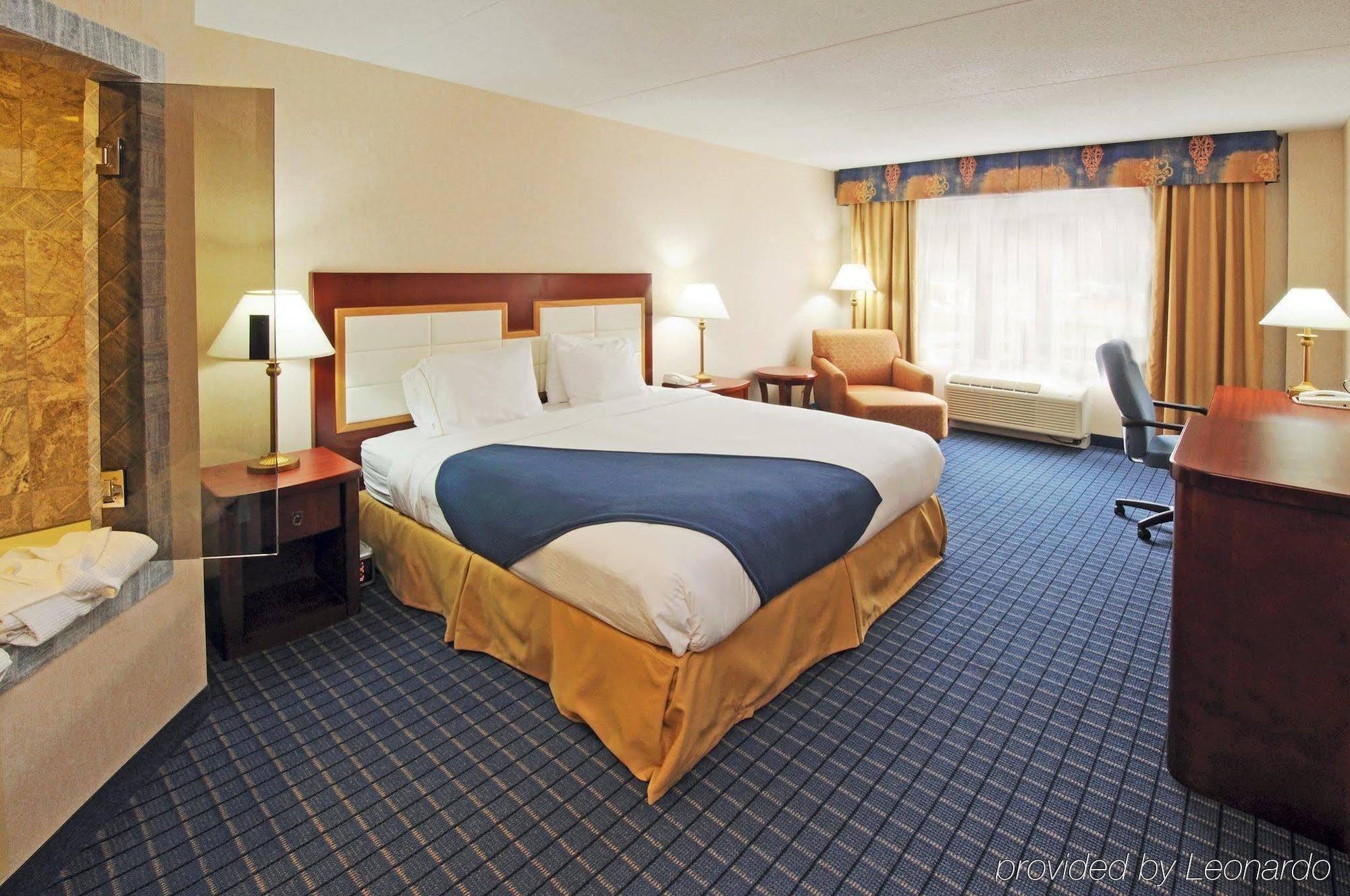 Holiday Inn Express & Suites - Belleville By Ihg Cameră foto