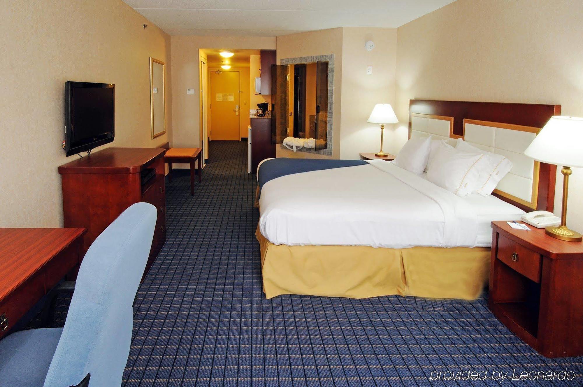 Holiday Inn Express & Suites - Belleville By Ihg Cameră foto