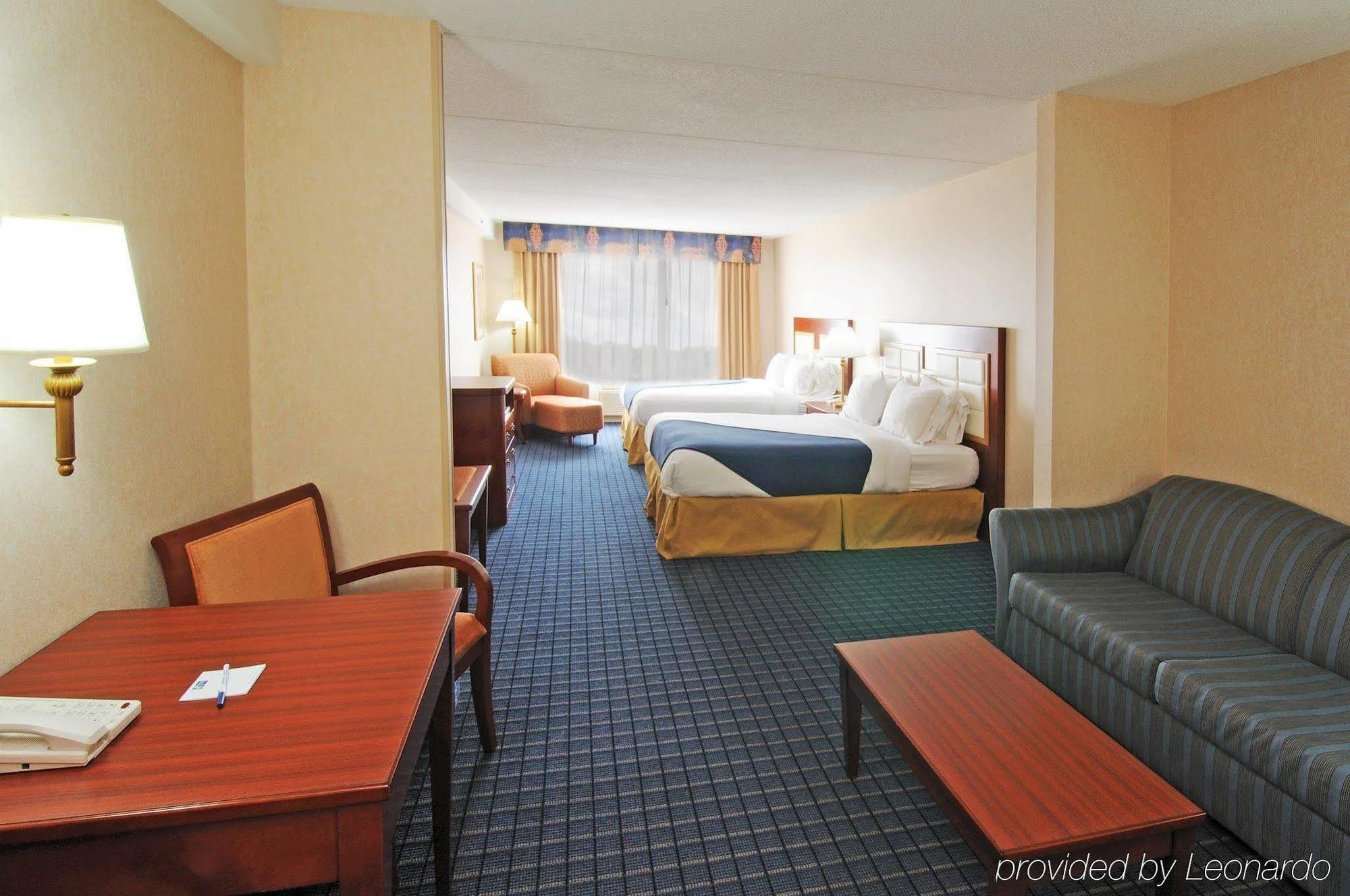 Holiday Inn Express & Suites - Belleville By Ihg Cameră foto